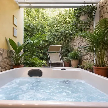 Con Jacuzzi In Piazzetta Dom wakacyjny *